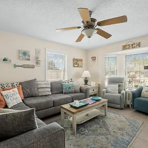 https://bellas-beach-house.panamacity-beachhotels.com